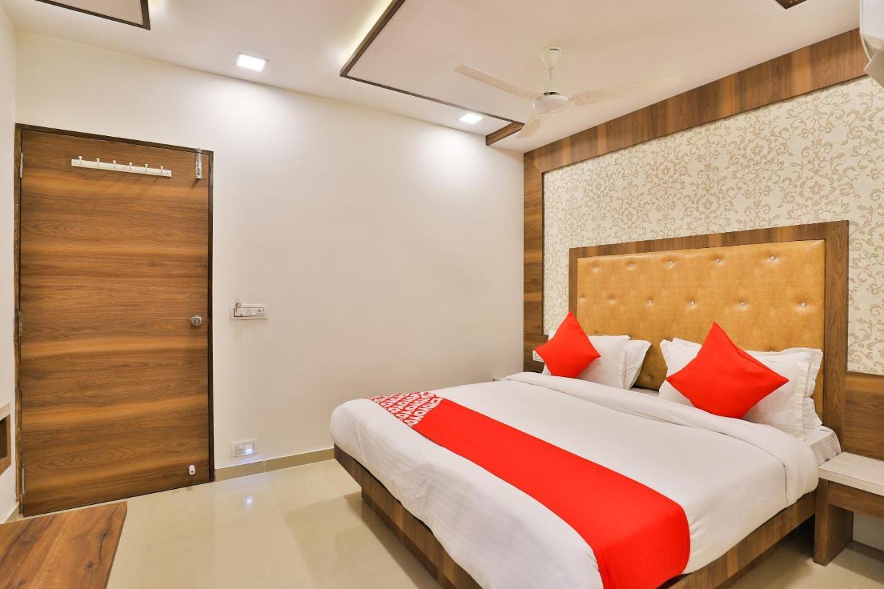 Oyo 24950 Hotel Shree Balaji Residency Ахмедабад Екстериор снимка