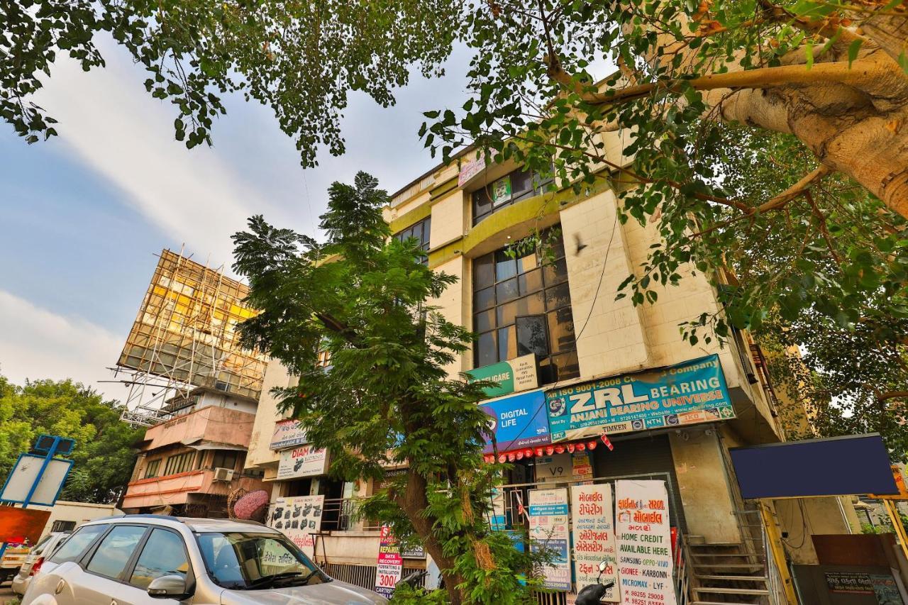 Oyo 24950 Hotel Shree Balaji Residency Ахмедабад Екстериор снимка