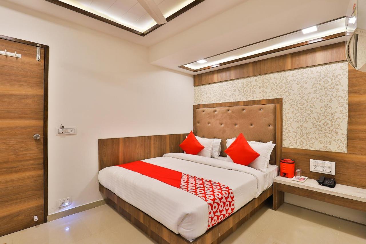 Oyo 24950 Hotel Shree Balaji Residency Ахмедабад Екстериор снимка